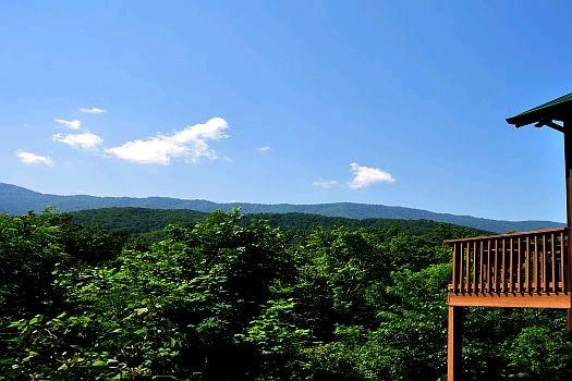 Gatlinburg - Mountain views from Monte Casa - 1 bedroom Gatlinburg cabin rental